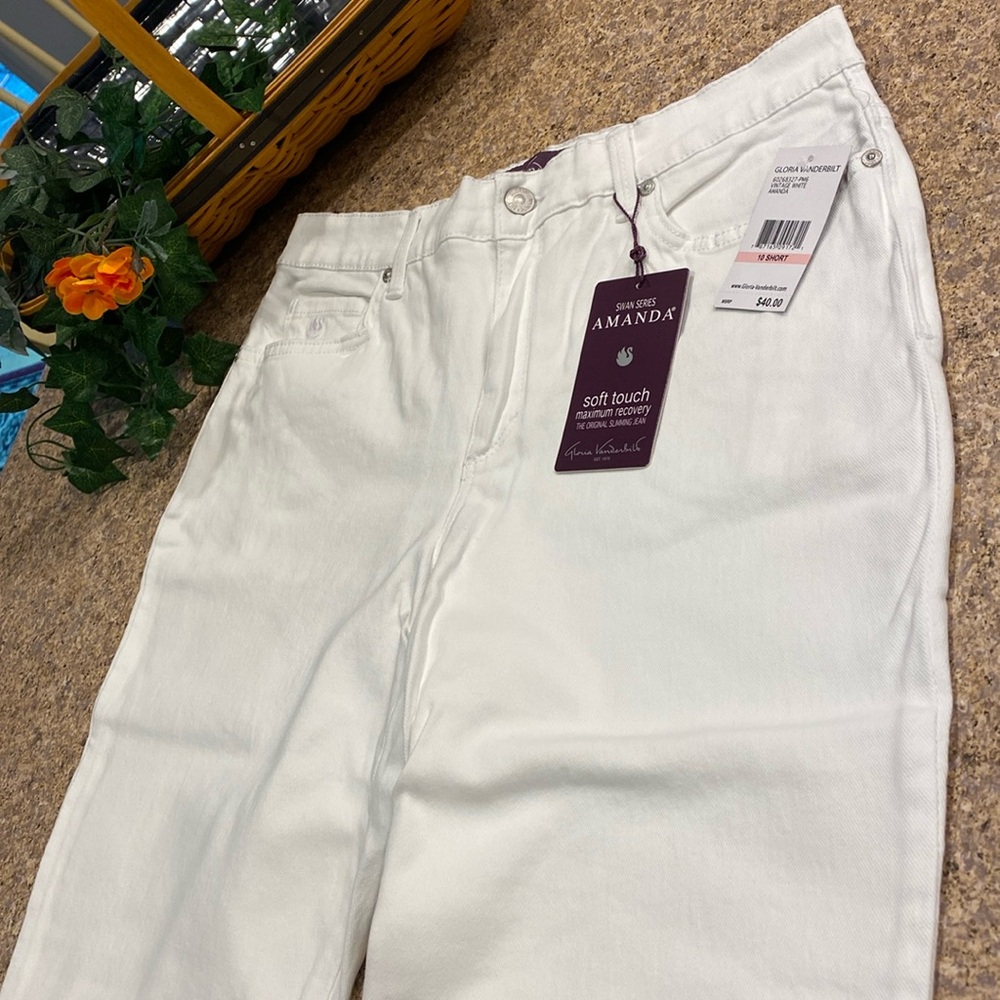 NWT Gloria Vanderbilt Amanda White Jeans 10 Short Classic Rise Tapered Leg - Picture 1 of 14
